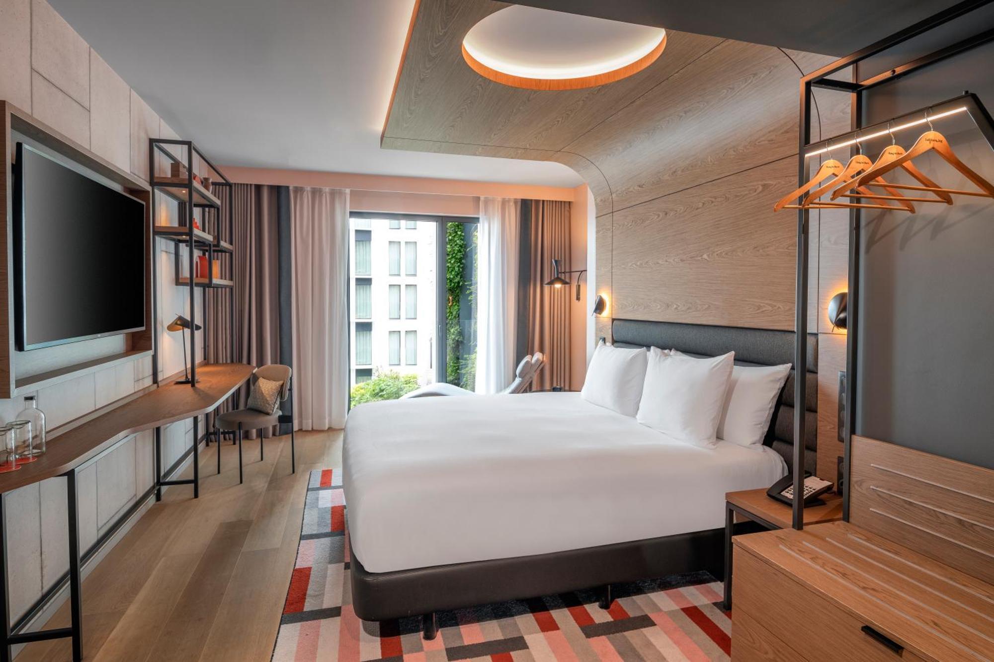 Canopy By Hilton Eiffel Tower 4*